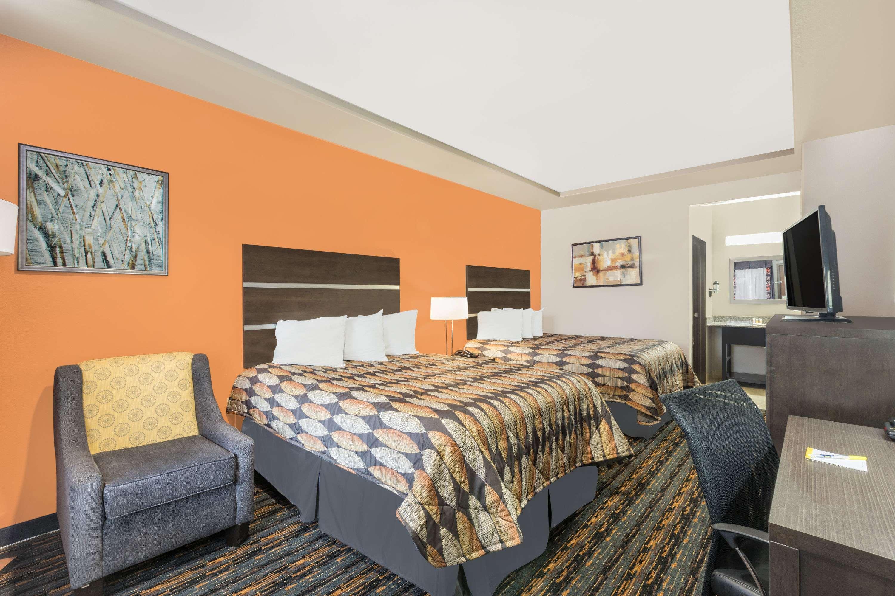 Days Inn By Wyndham Dilley Bagian luar foto