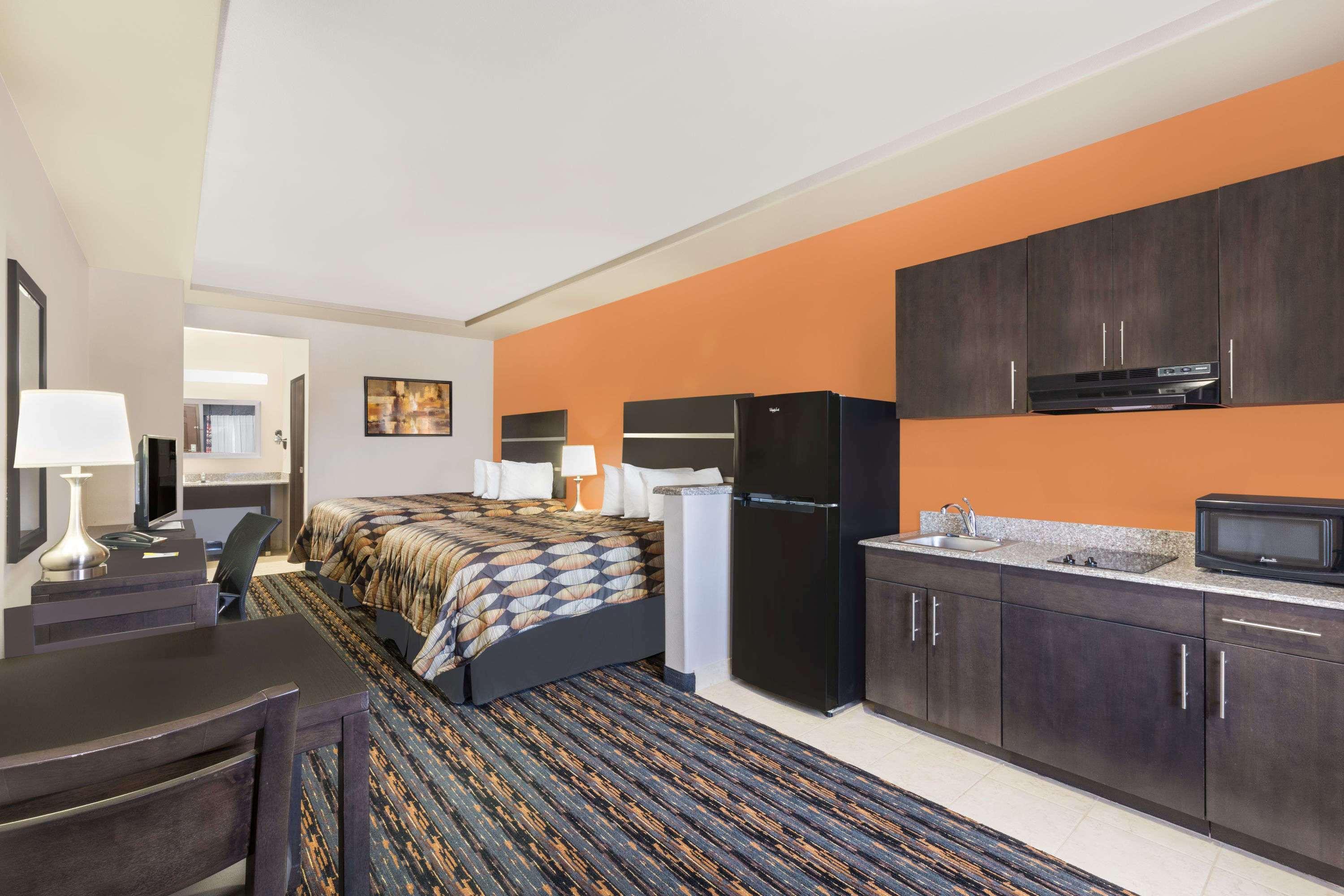 Days Inn By Wyndham Dilley Bagian luar foto